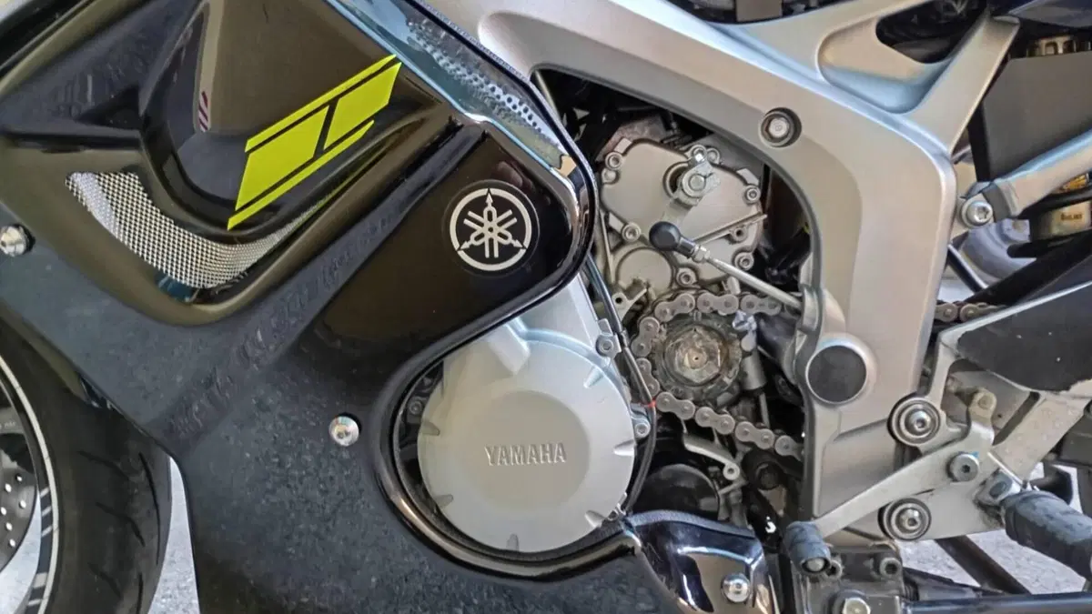 Yamaha FZ6 Fazer (2004 - 07)  (7)