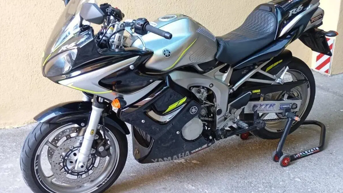 Yamaha FZ6 Fazer (2004 - 07)  (8)