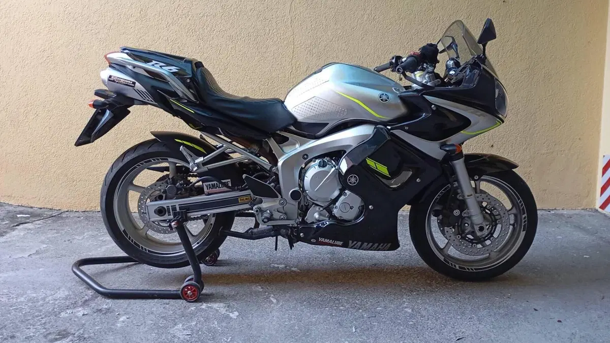 Yamaha FZ6 Fazer (2004 - 07)  (9)