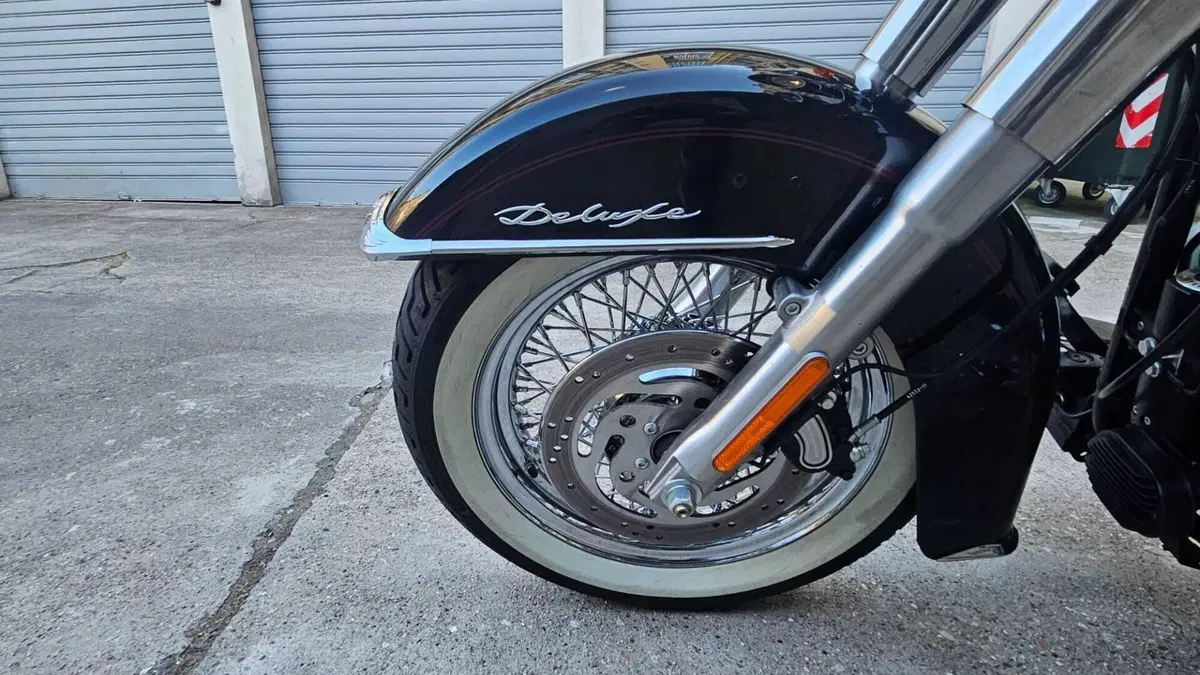 Harley-Davidson 1690 Deluxe ABS (2011 - 16) - FLSTN  (4)