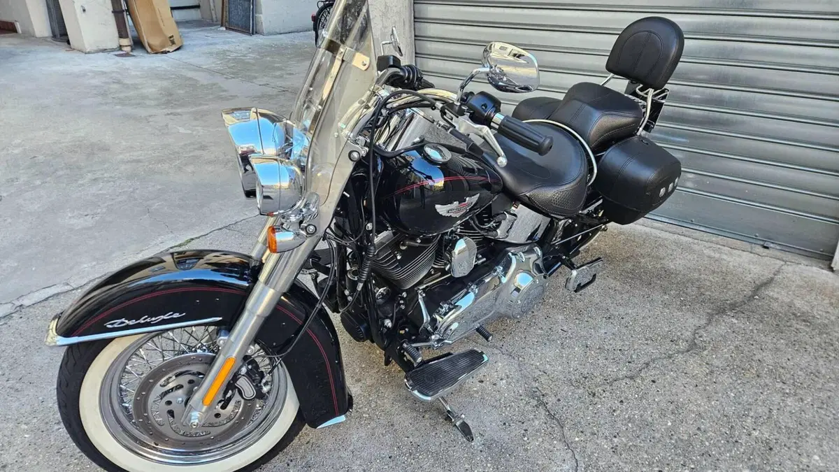 Harley-Davidson 1690 Deluxe ABS (2011 - 16) - FLSTN  (5)