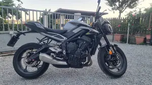 Triumph Street Triple 765 R (2023 - 26) 