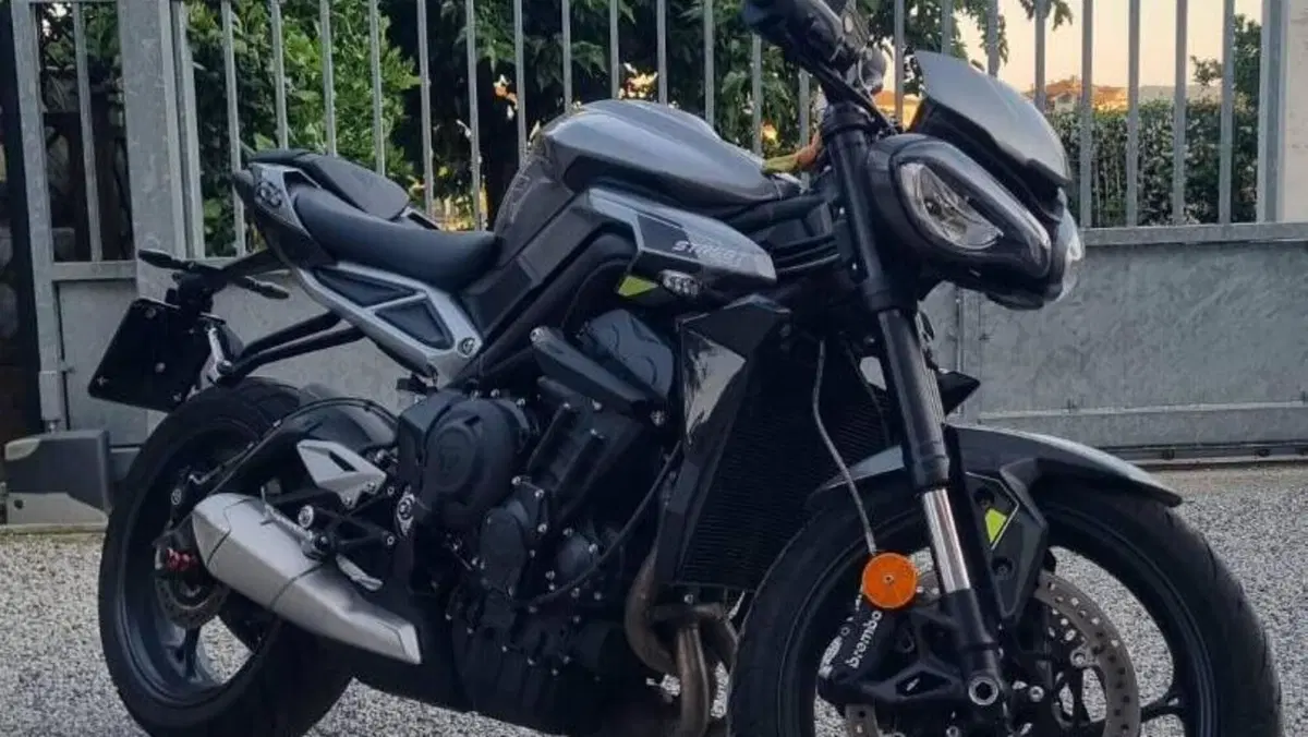 Triumph Street Triple 765 R (2023 - 26)  (2)