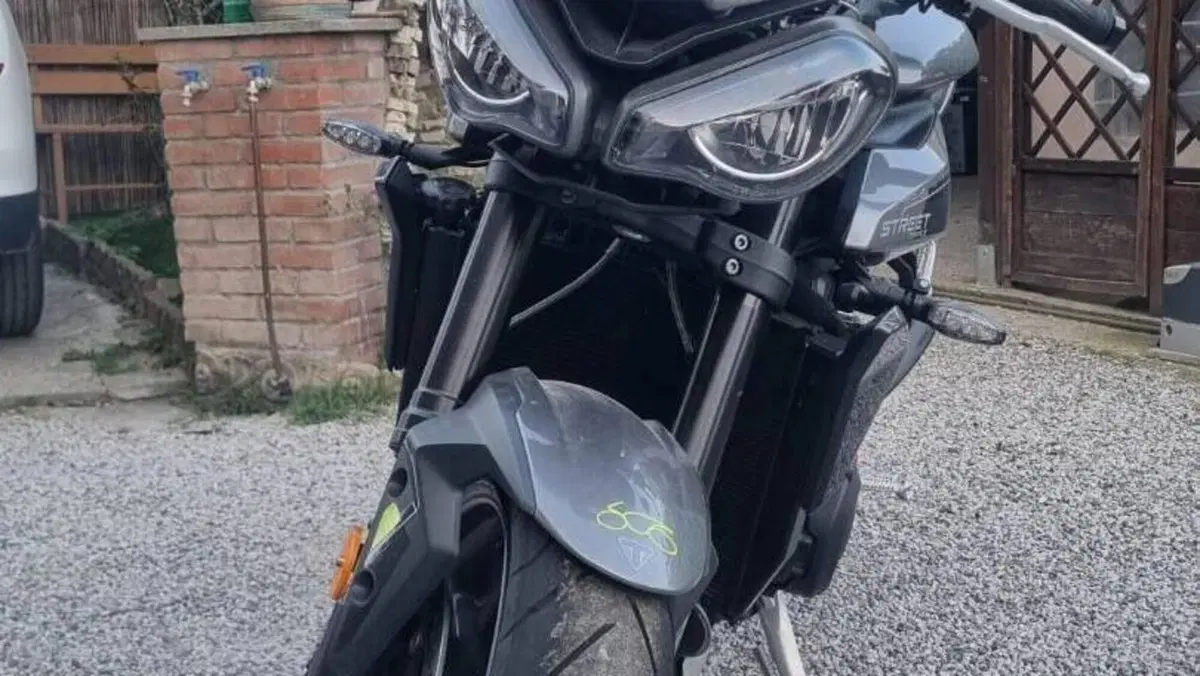 Triumph Street Triple 765 R (2023 - 26)  (3)