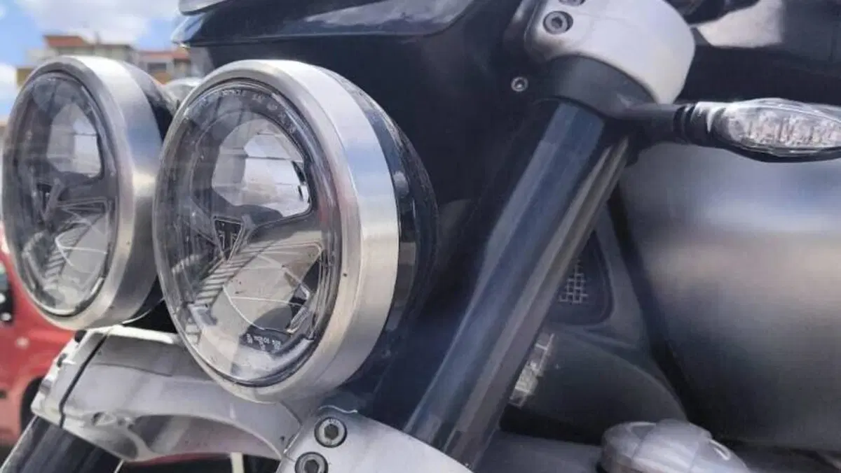 Triumph Rocket 3 R (2021 - 24)  (2)