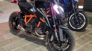 KTM 1290 Super Duke R (2021)  (4)