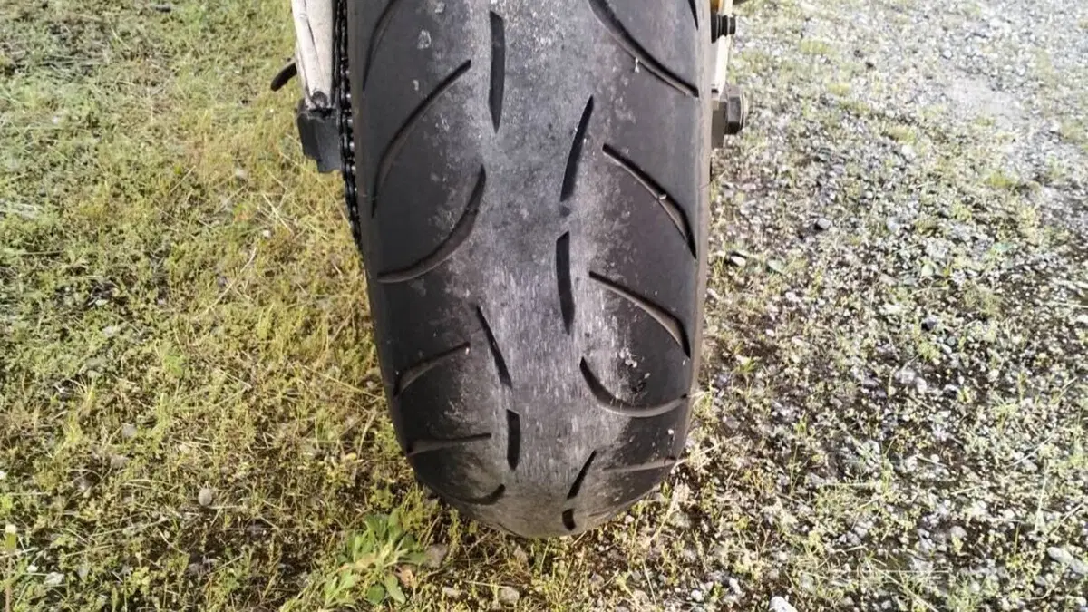 Honda CBR 900 RR Fireblade (2000 - 01)  (4)