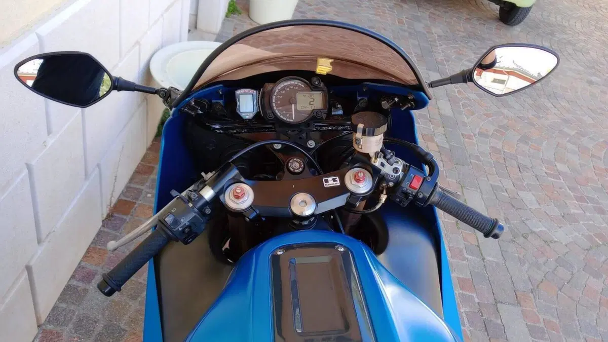 Kawasaki Ninja 1200 ZX-12R (2000 - 06)  (2)