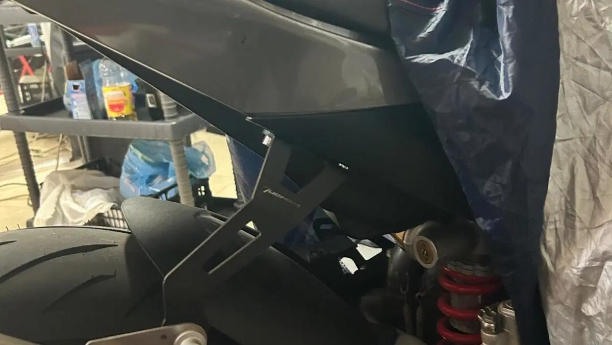 Aprilia Tuono V4 (2021 - 24)  (4)
