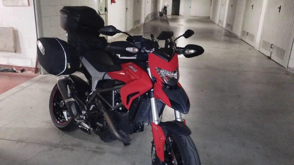 Ducati Hyperstrada 821 (2013 - 15)  (2)