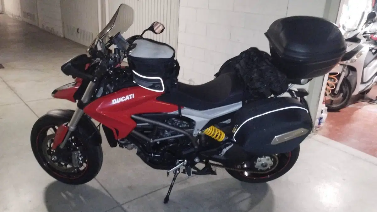 Ducati Hyperstrada 821 (2013 - 15)  (4)