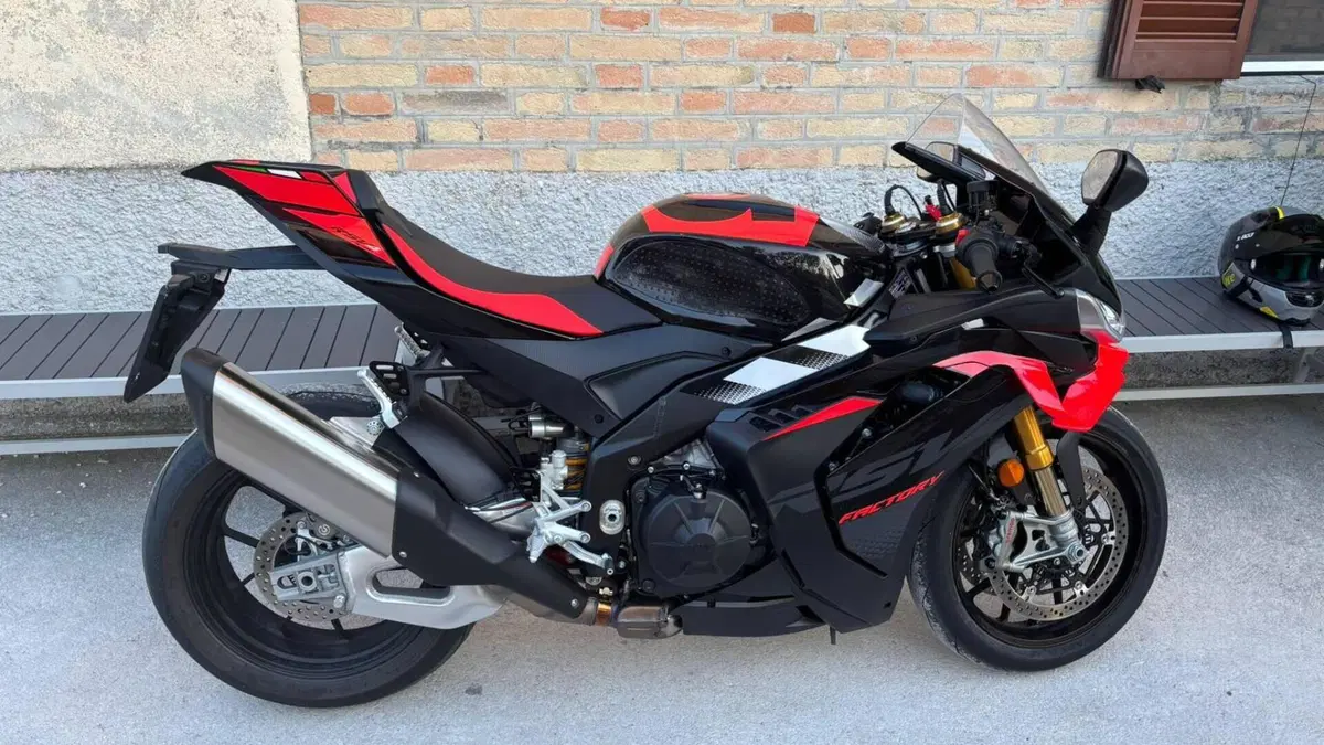 Aprilia RSV4 1100 Factory (2025 - 26)  (4)
