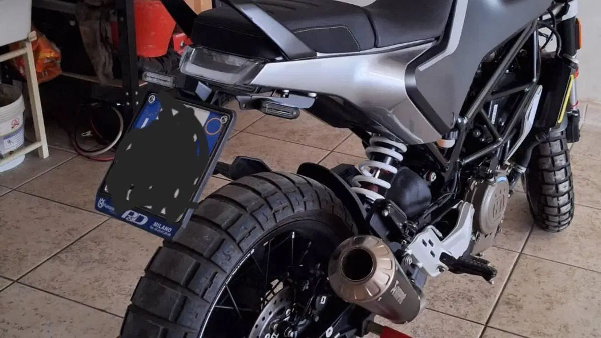 Husqvarna Svartpilen 401 (2020)  (4)