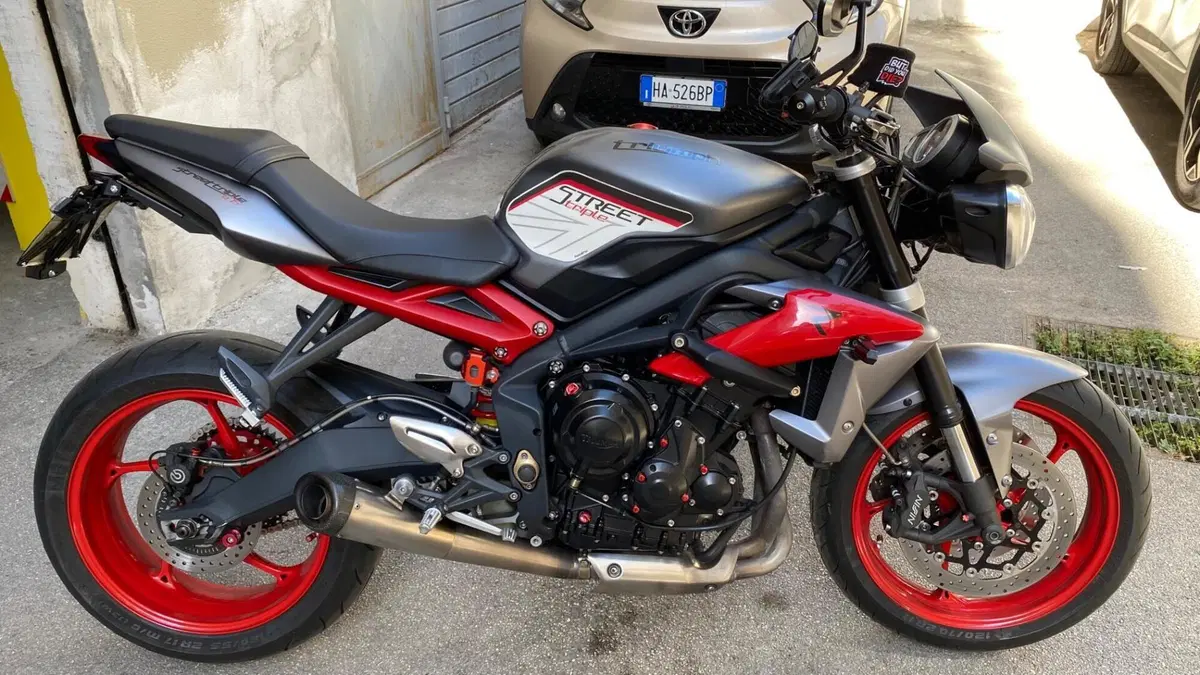 Triumph Street Triple (2013)  (3)