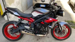 Triumph Street Triple (2013)  (3)