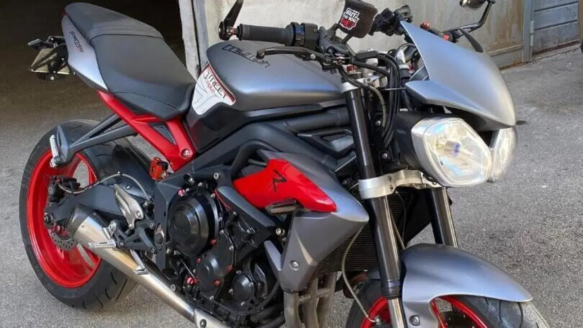 Triumph Street Triple (2013)  (2)