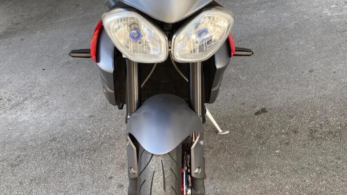 Triumph Street Triple (2013)  (8)