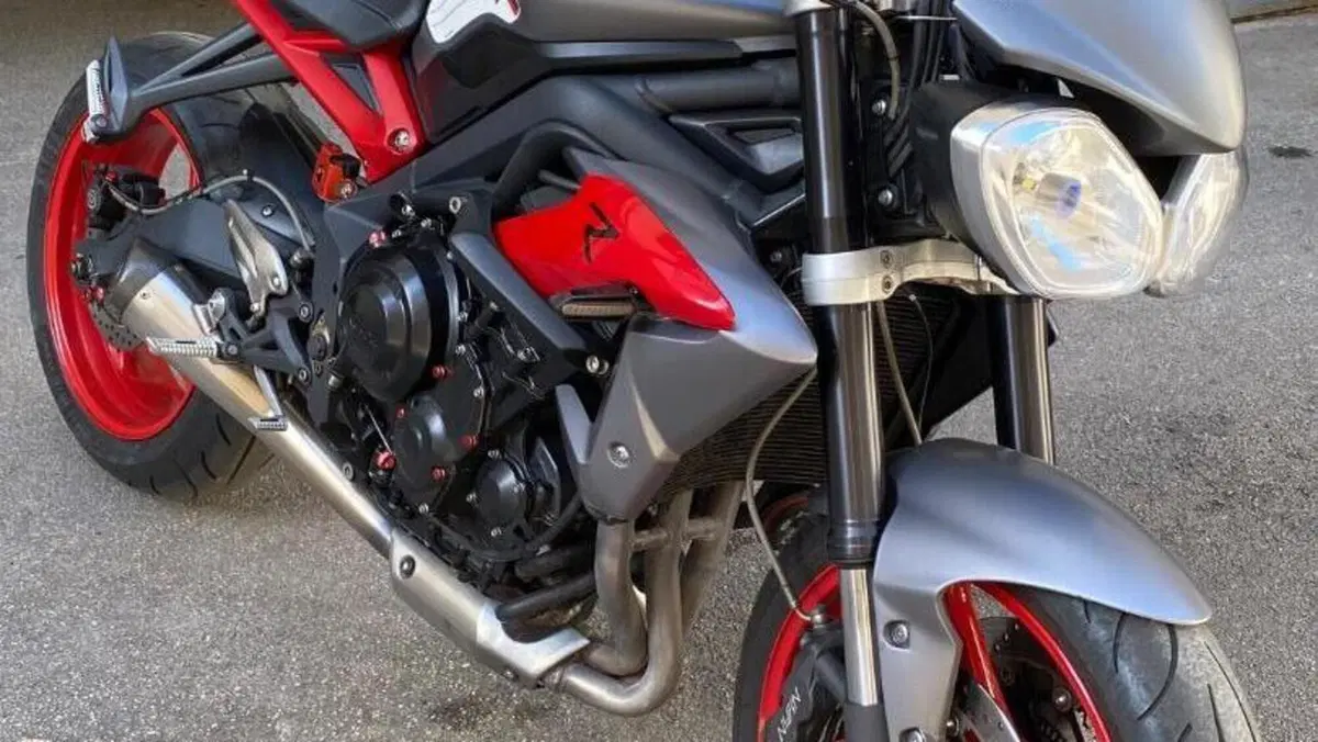 Triumph Street Triple (2013)  (11)