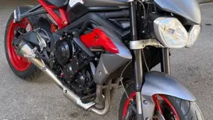 Triumph Street Triple (2013)  (11)