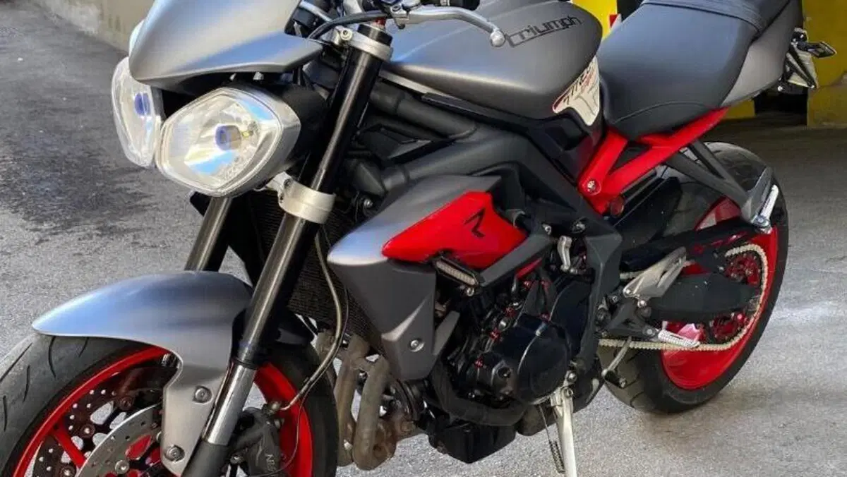 Triumph Street Triple (2013)  (4)