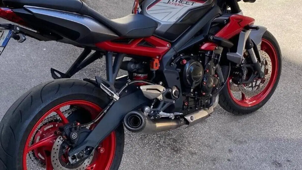 Triumph Street Triple (2013)  (5)
