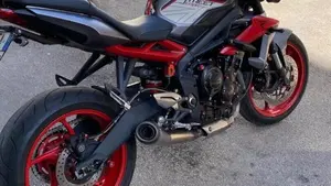 Triumph Street Triple (2013)  (5)