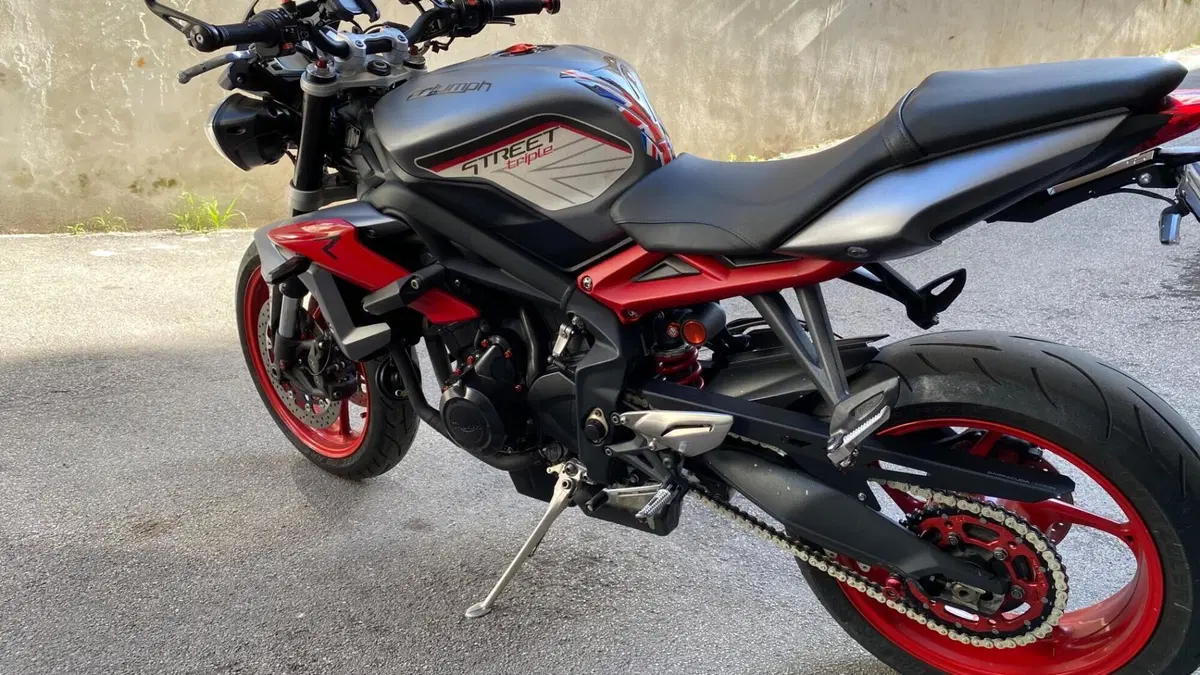 Triumph Street Triple (2013)  (6)