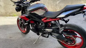 Triumph Street Triple (2013)  (6)