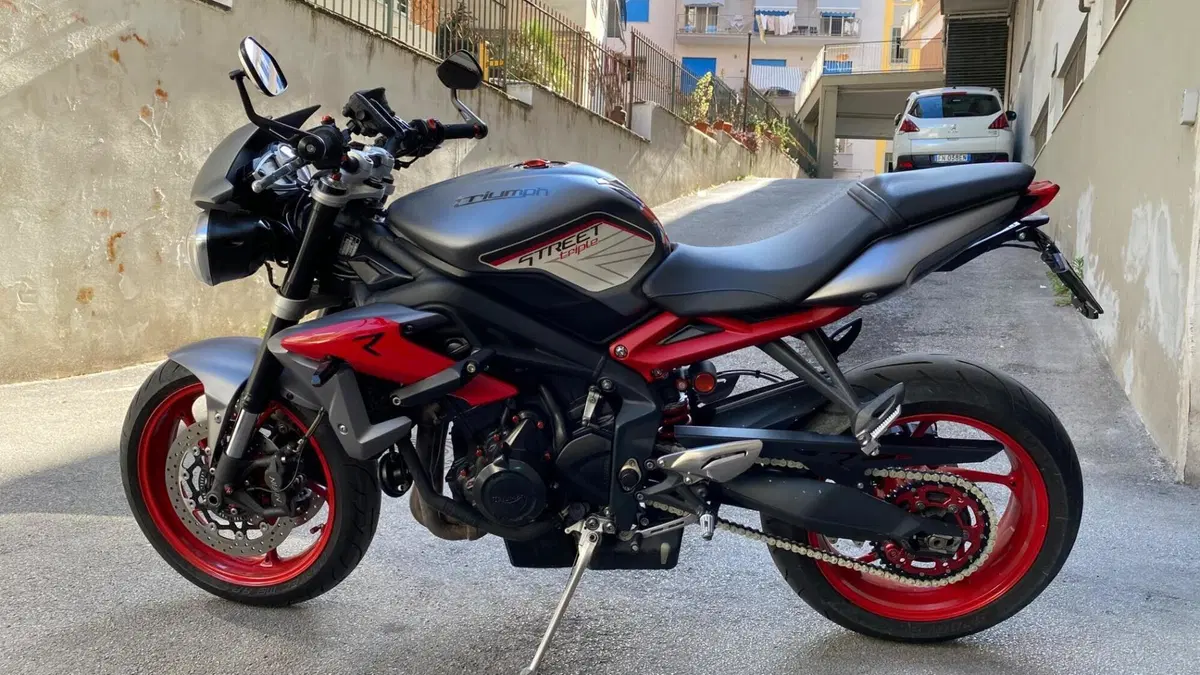 Triumph Street Triple (2013)  (7)