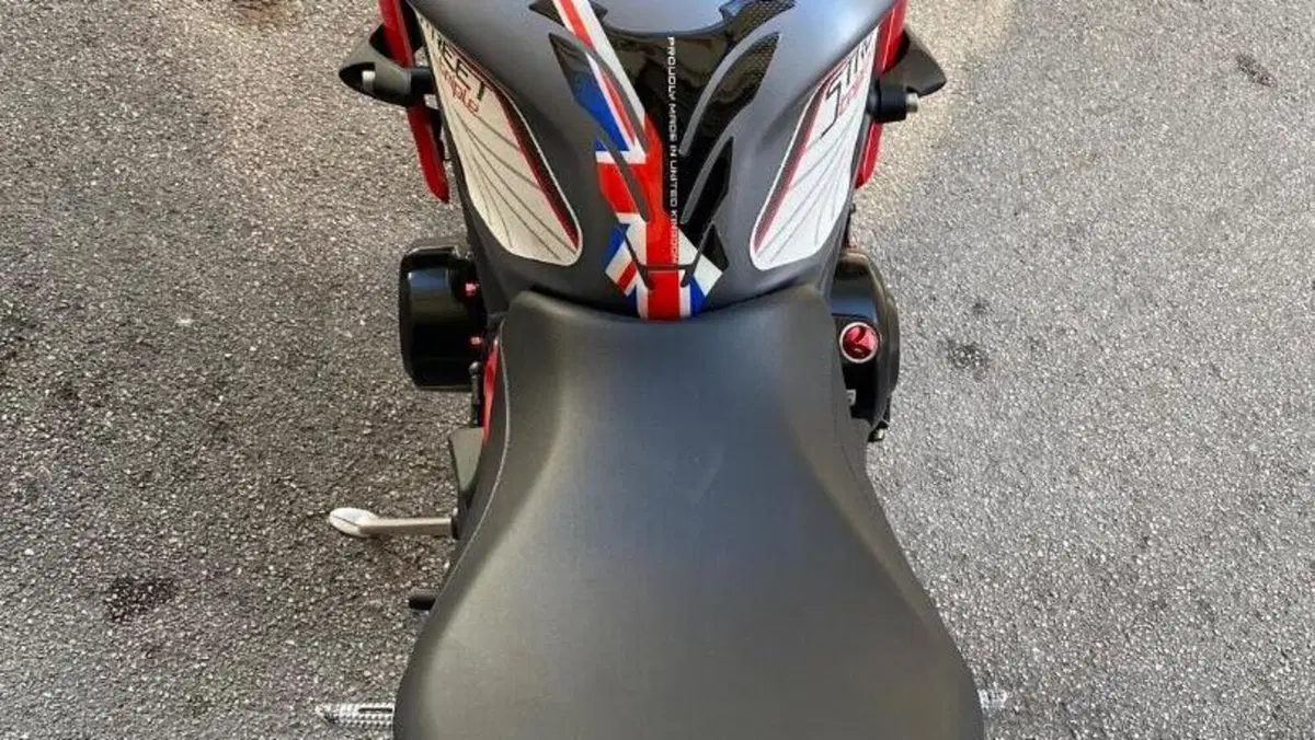 Triumph Street Triple (2013)  (9)