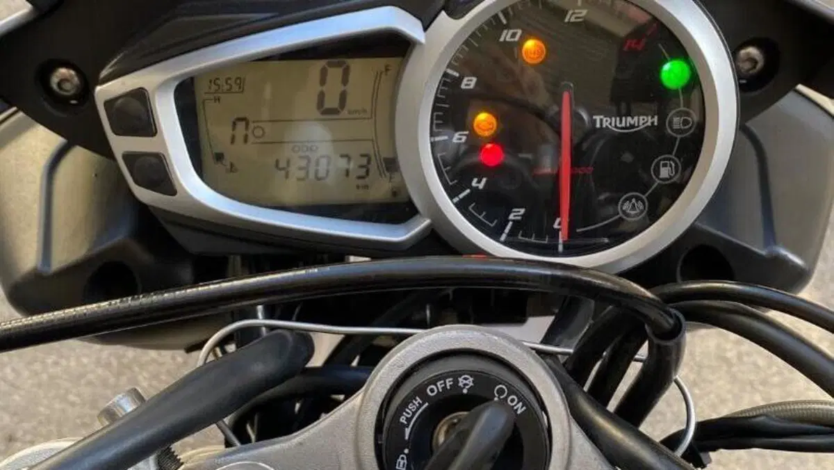 Triumph Street Triple (2013)  (10)