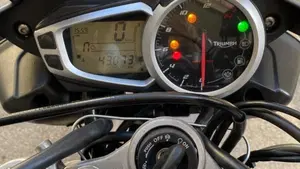 Triumph Street Triple (2013)  (10)
