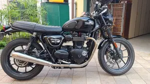 Triumph Street Twin 900 (2016)  (3)