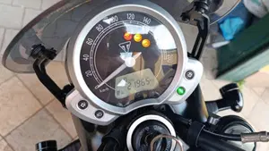 Triumph Street Twin 900 (2016)  (5)