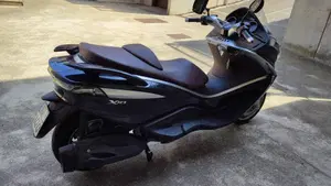 Piaggio X10 350 ie Executive (2011 - 17)  (2)