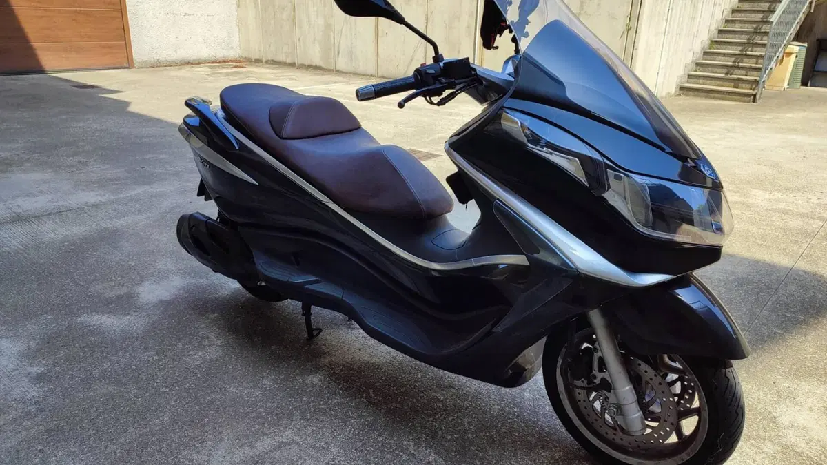 Piaggio X10 350 ie Executive (2011 - 17)  (3)
