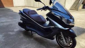 Piaggio X10 350 ie Executive (2011 - 17)  (3)
