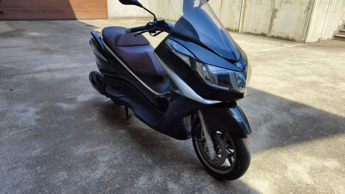 Piaggio X10 350 ie Executive (2011 - 17)  (6)