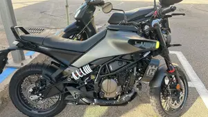 Husqvarna Svartpilen 401 (2024 - 26)  (5)