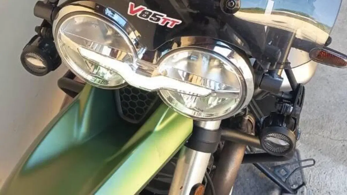Moto Guzzi V85 TT Centenario (2021 - 22)  (5)