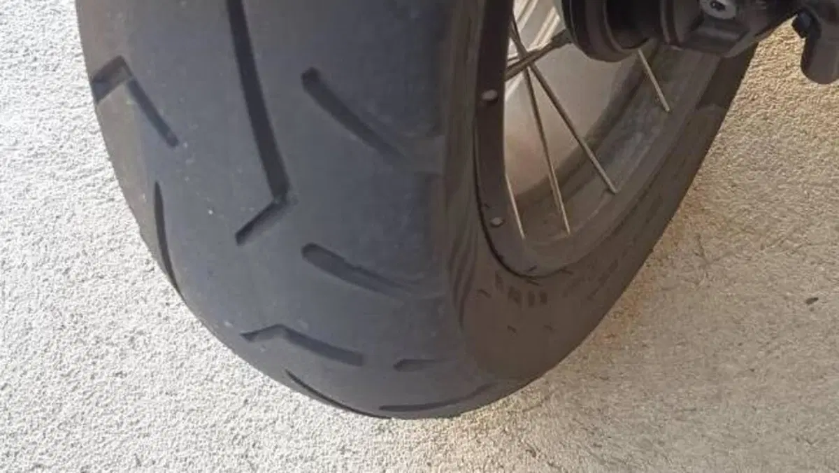 Moto Guzzi V85 TT Centenario (2021 - 22)  (7)