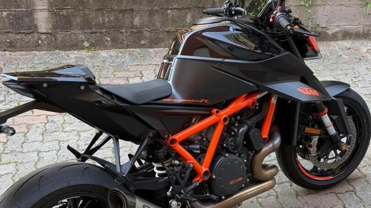 KTM 1290 Super Duke R (2021)  (2)