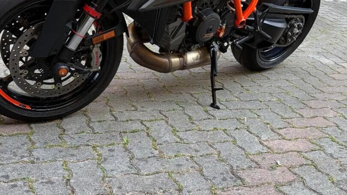 KTM 1290 Super Duke R (2021)  (4)