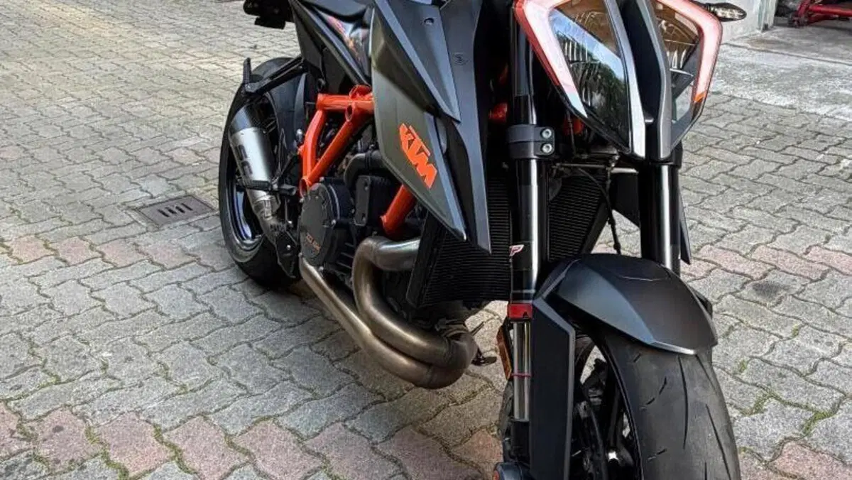 KTM 1290 Super Duke R (2021)  (7)