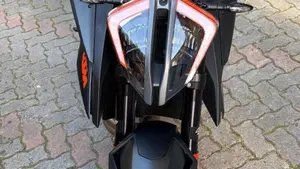 KTM 1290 Super Duke R (2021)  (8)