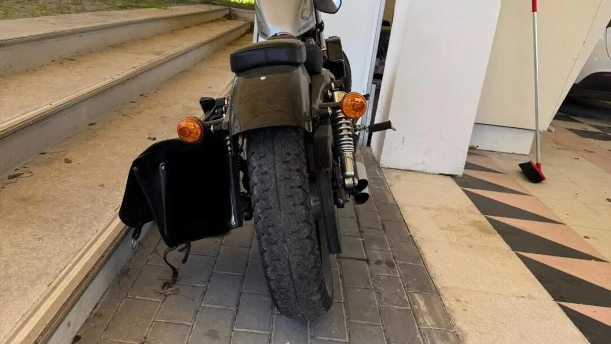 Harley-Davidson 1200 Forty-Eight (2010 - 15)  (2)