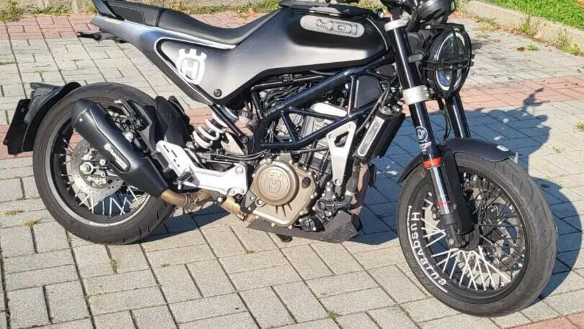 Husqvarna Svartpilen 401 (2021 - 23)  (2)