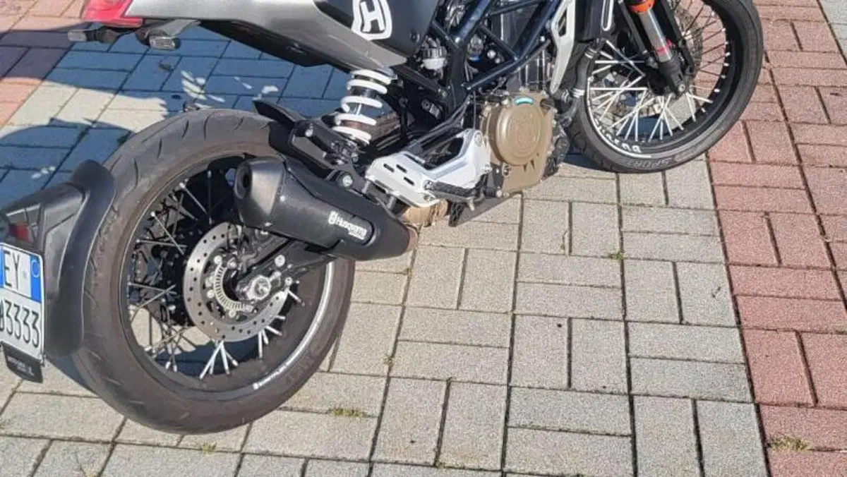 Husqvarna Svartpilen 401 (2021 - 23)  (3)