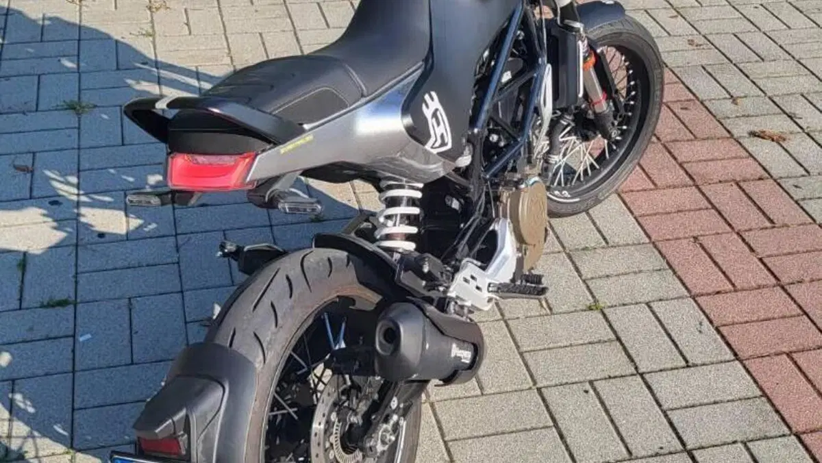 Husqvarna Svartpilen 401 (2021 - 23)  (4)