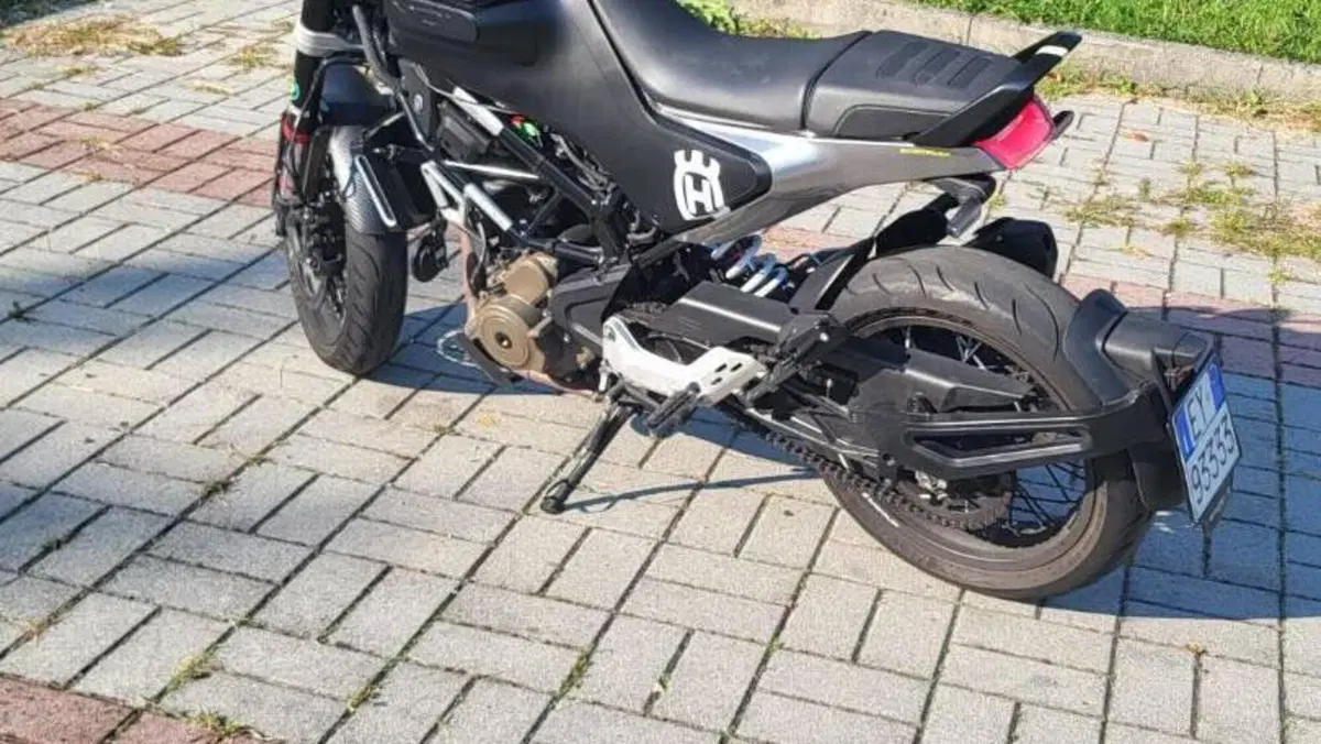 Husqvarna Svartpilen 401 (2021 - 23)  (5)
